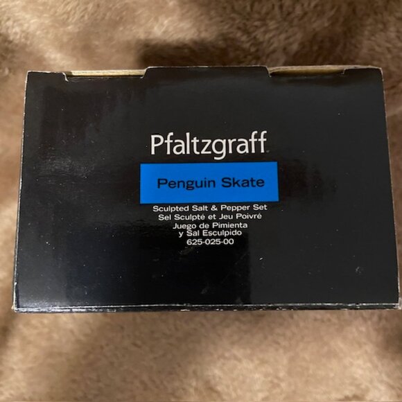 Pfaltzgraff 'Penguin Skaters' Salt & Pepper Shakers ~ Stoneware ~ NEW IN BOX! - Picture 9 of 9